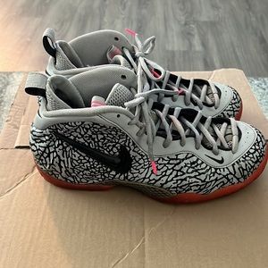 Nike Air Foamposite pro premium elephant print men’s size 12 USED. Some scuffs